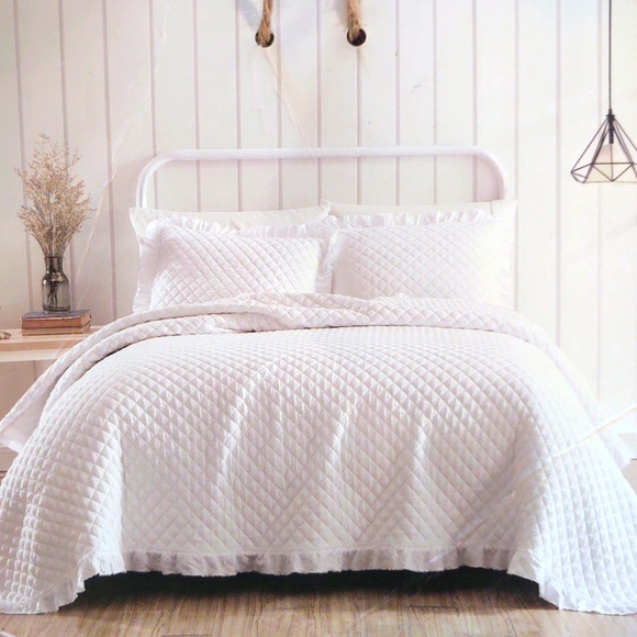 Wildflower Cottages Garment Washed Queen 3pc Quilt Set; Style: White-Q